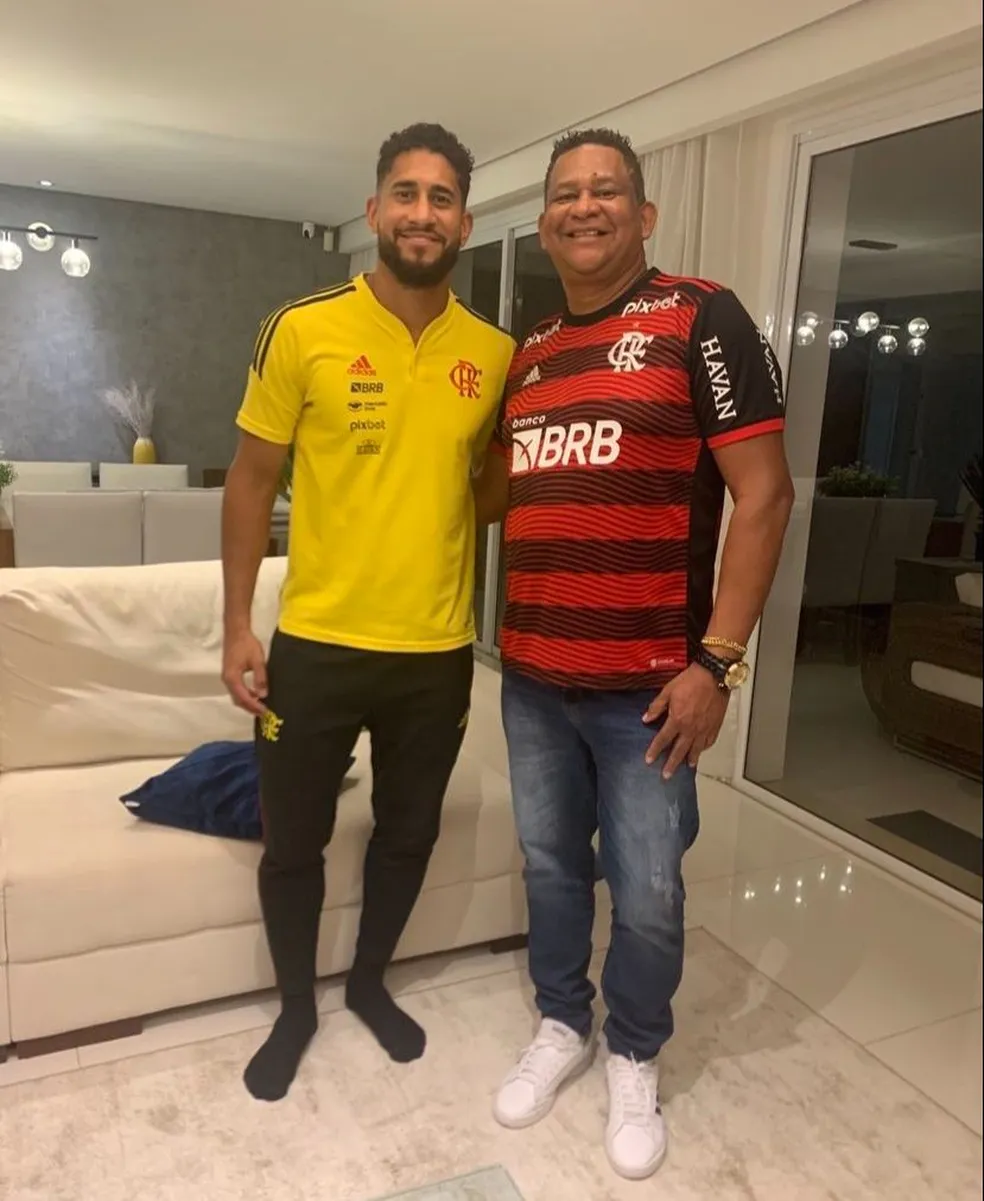 Bandidos invadiram a casa do pai do zagueiro do Flamengo, Pablo, em São Luís