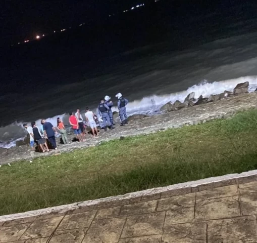 Criança e adolescente morrem afogados na Praia do Calhau em São Luís