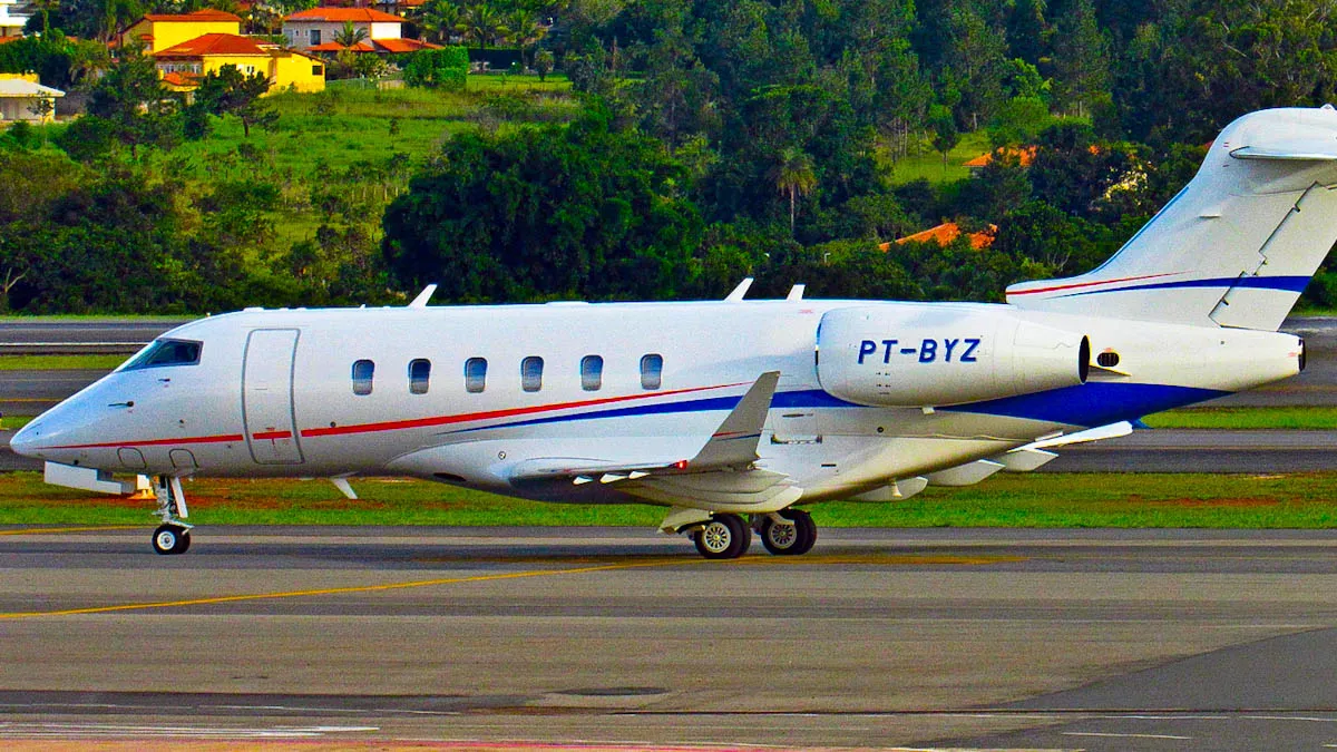 Avião da banda do cantor Tierry solta fuselagem e faz pouso de emergência em São Luís