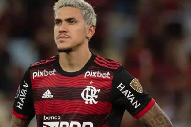 Atacante Pedro leva soco no rosto e presta queixa contra o preparador físico do Flamengo