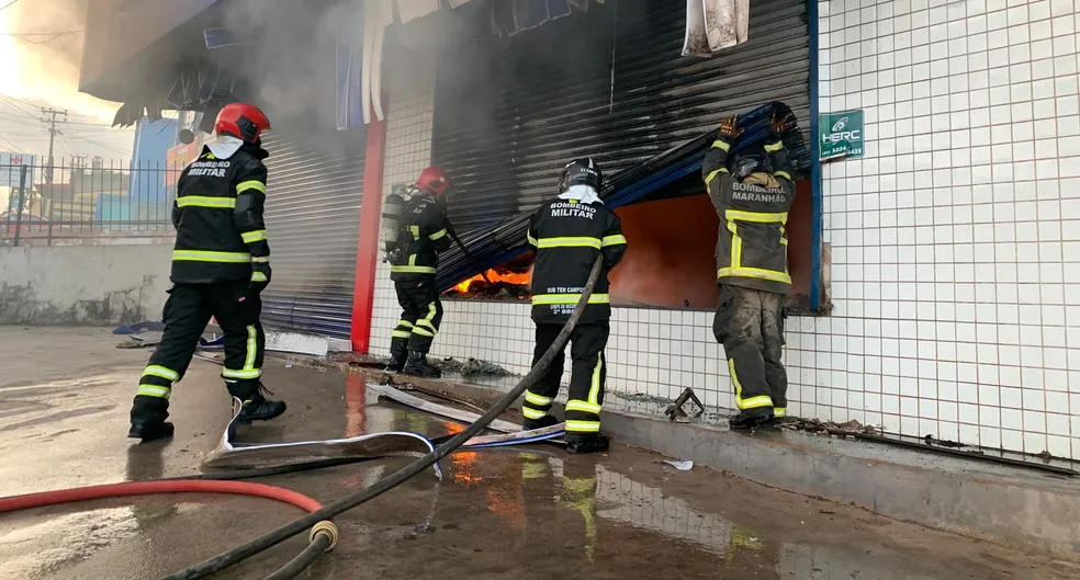 Incêndio devasta farmácia no bairro Angelim, São Luís