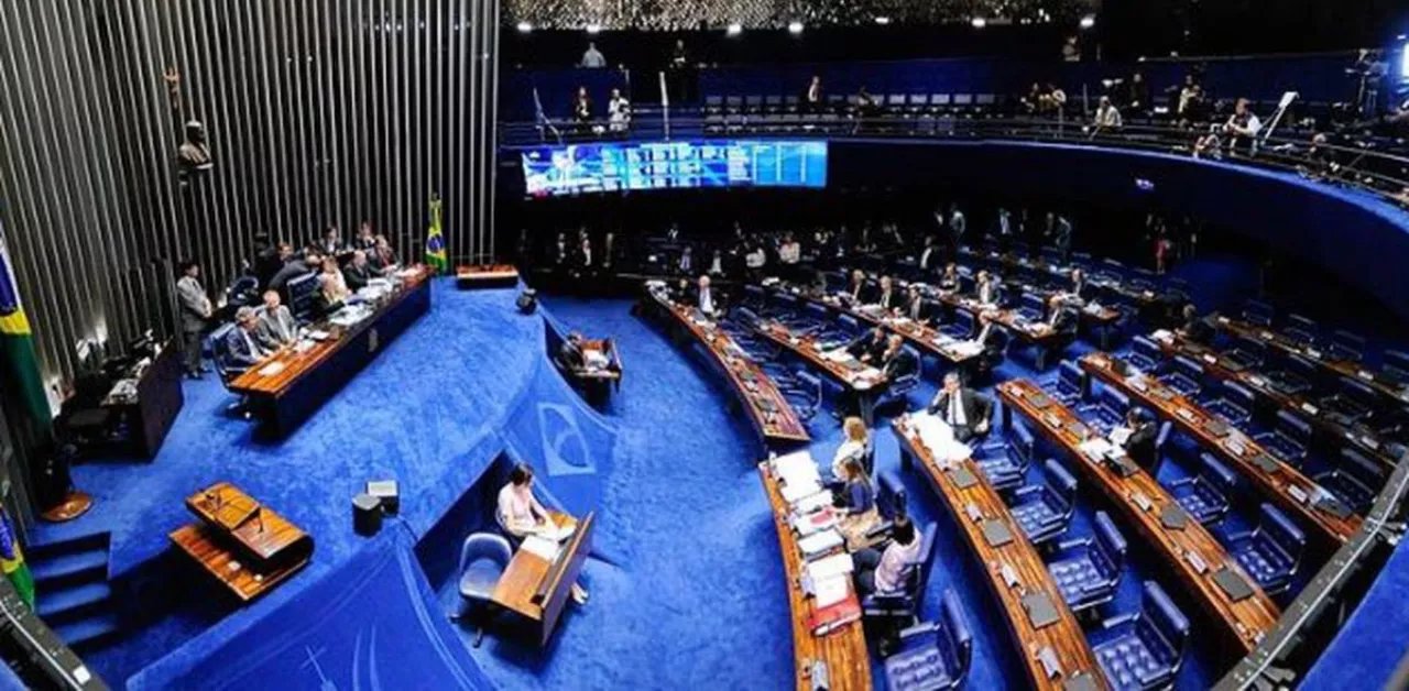 Senadores incham gabinetes e chegam a ter mais de 80 assessores