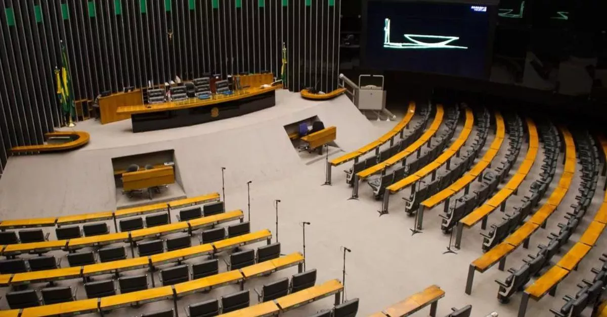 Deputados mantêm obstrução em protesto contra autoritarismo do STF