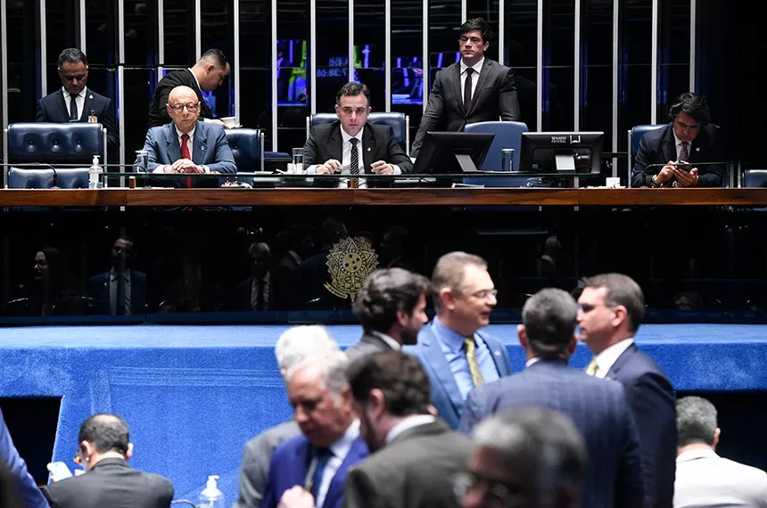 Com PEC aprovada, Senado limita decisões do STF