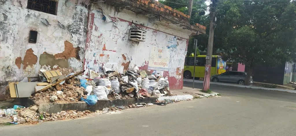 Moradores do Cohatrac III denunciam bandono de residência e cobram ação da Prefeitura de São Luís