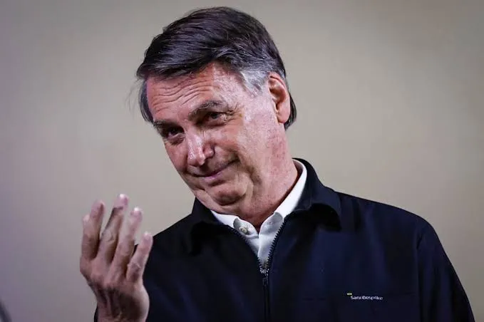 Defesa de Bolsonaro pede devolução do passaporte ao STF