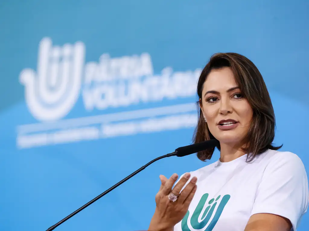 Veja quem votou contra e a favor da proposta de medalha para Michelle Bolsonaro