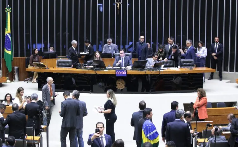 Veja como votaram os deputados maranhenses em relação ao veto da proibição das 