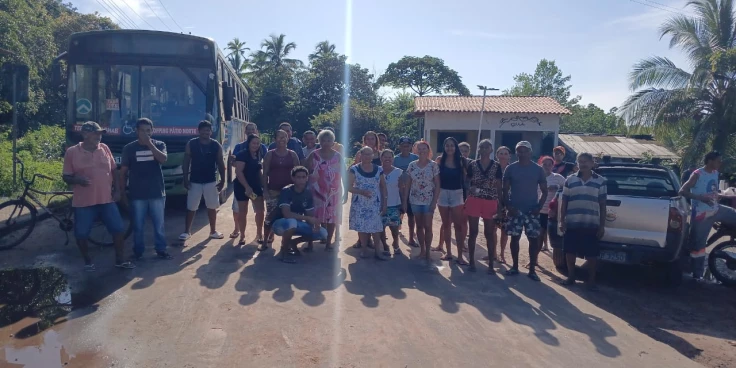 Moradores do bairro Mojó protestam contra mudança de rota de ônibus devido à falta de pavimentação