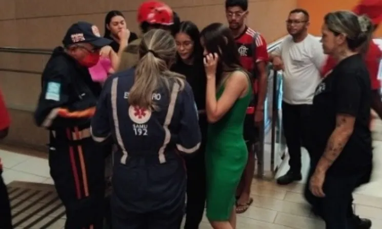 Queda de energia em shopping deixa duas mulheres presas em elevador por mais de duas Hhoras